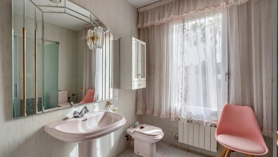Photo of Bathroom in Gojar