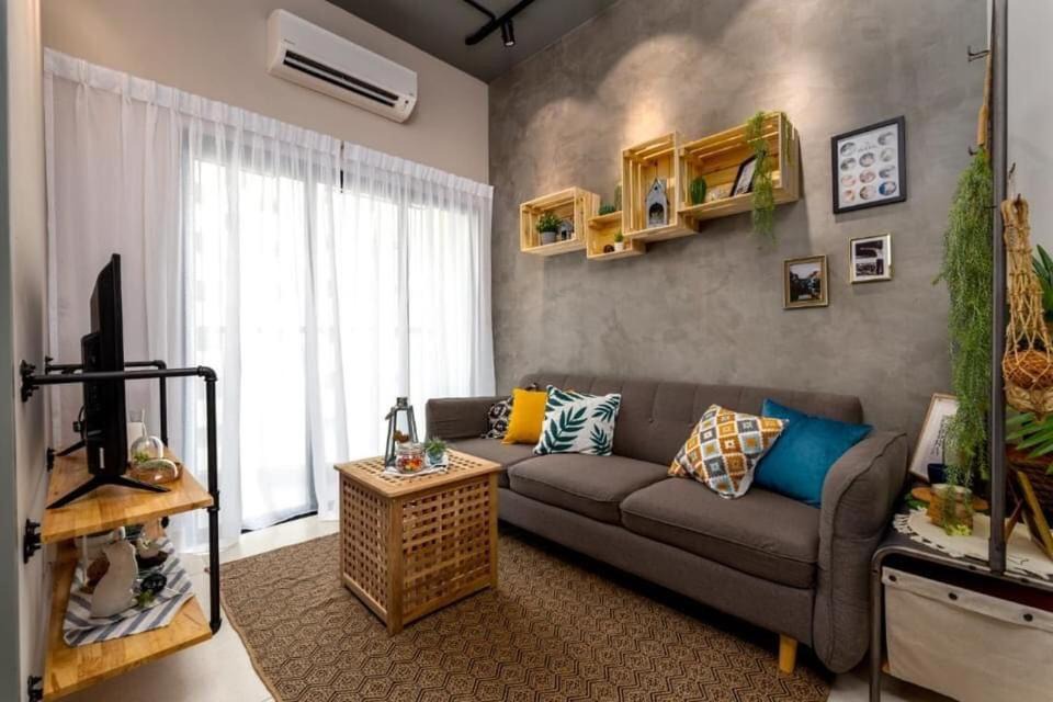 Photo of Livingroom in Bandar Menjalara