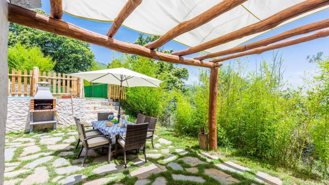 Photo of Patio Balcony in Pitres