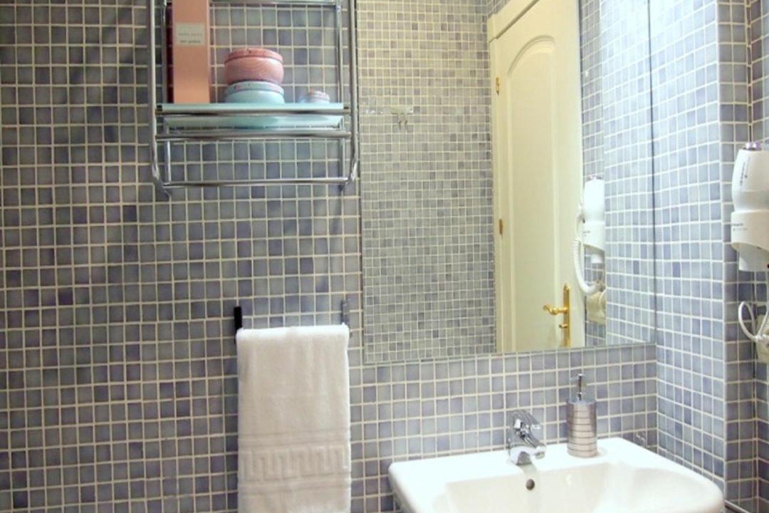 Photo of Bathroom in Central District