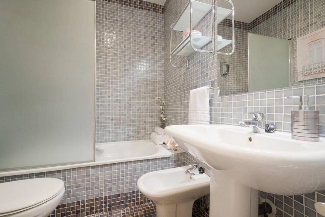 Photo of Bathroom in Central District