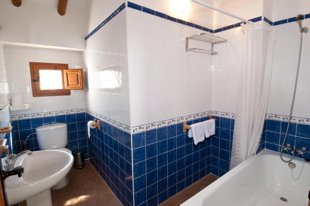 Photo of Bathroom in Algarinejo