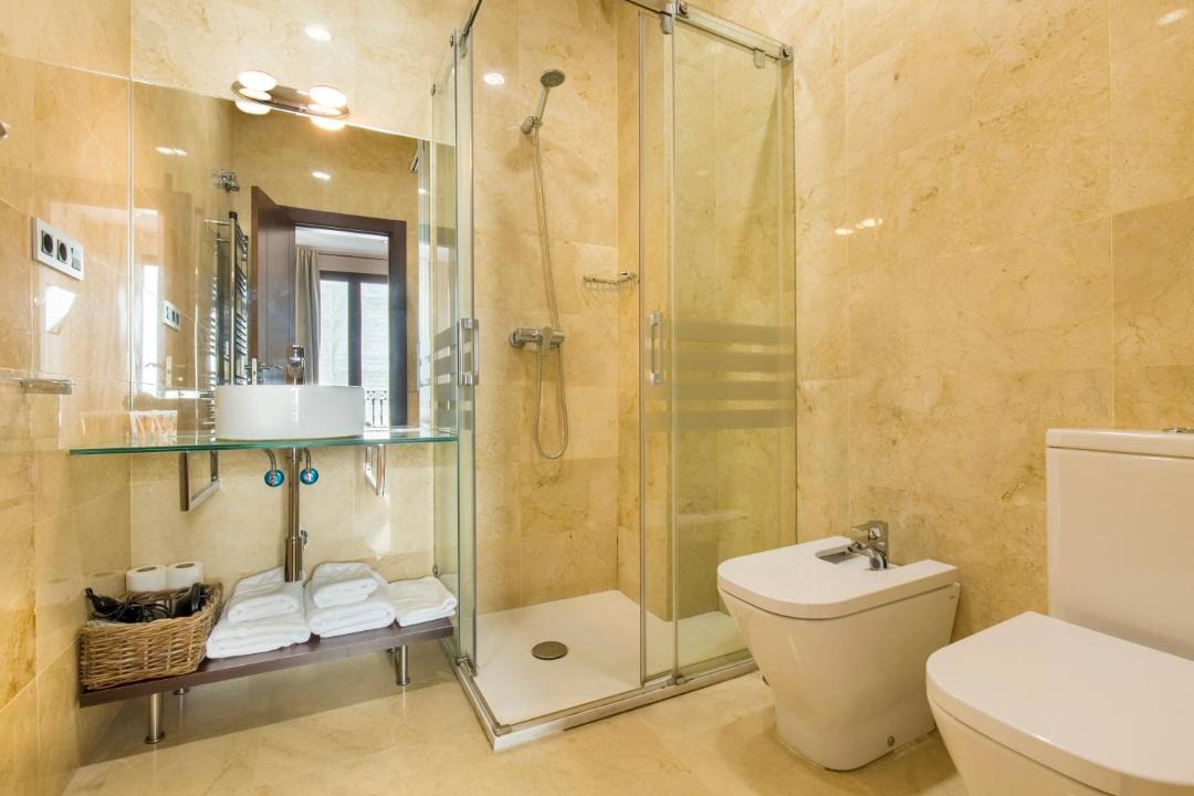 Photo of Bathroom in Central District