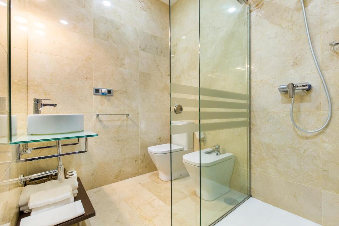 Photo of Bathroom in Central District