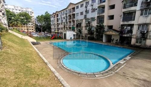 Three-Bedroom Premium Apartment with Balcony