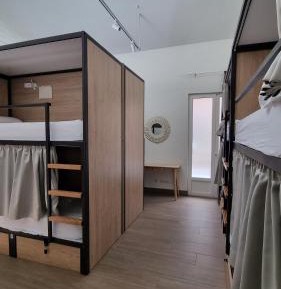 12 Beds in Mixed Dormitory Room
