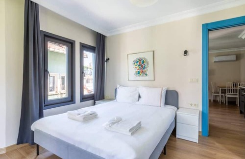 Ortakoy Apartment | This apartment is a 2 bedroom(s), 2 bathrooms, located in Beşiktaş, İstanbul.