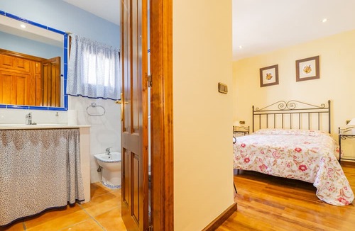 Zafarraya Cottage | Cubo's La Casa de Tita Elvira Family 16 PAX / community pool / adapted bathroom / free wifi